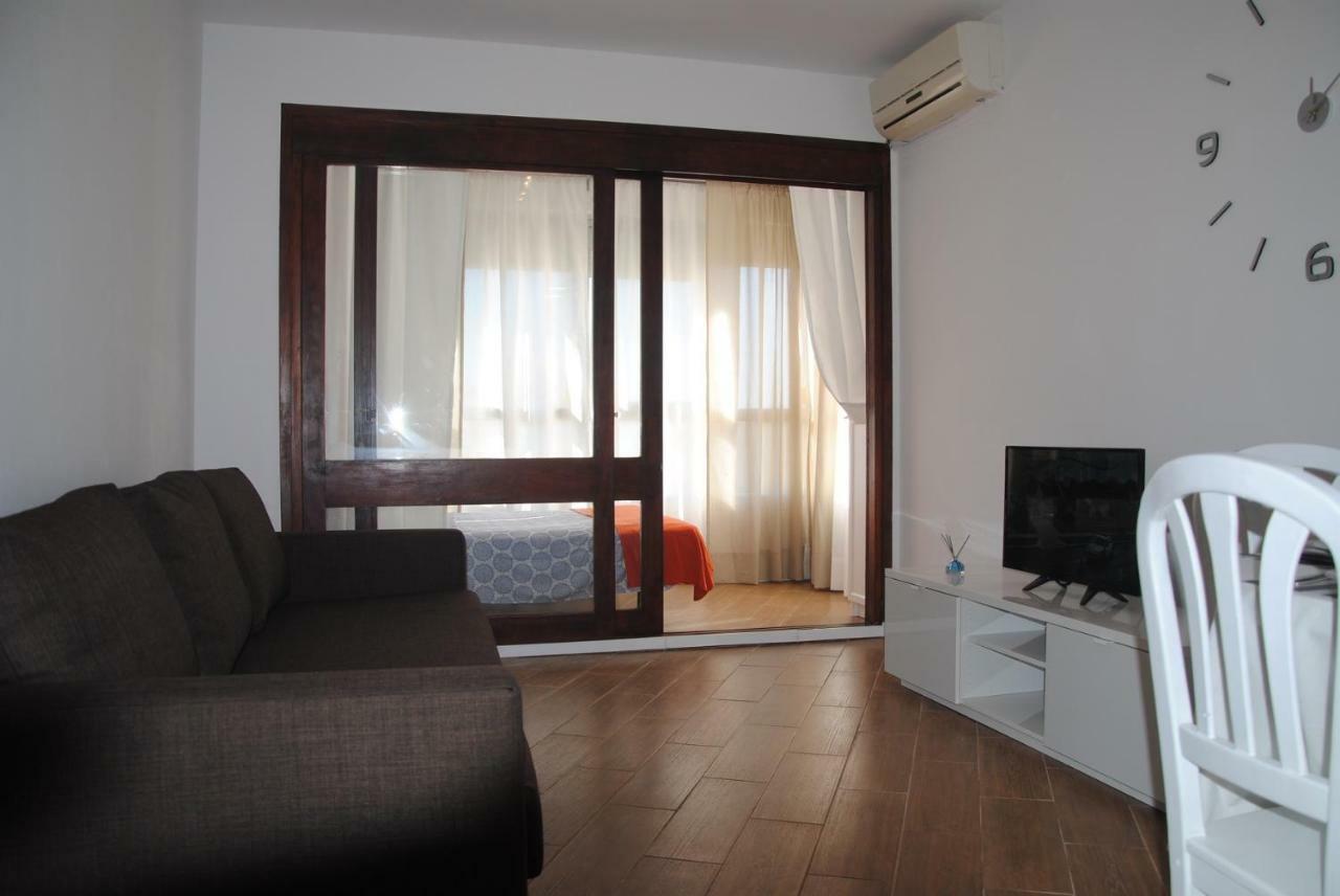 Apartamento Cerca De La Playa Y Campo De Golf Con Piscina Torremolinos Exterior foto