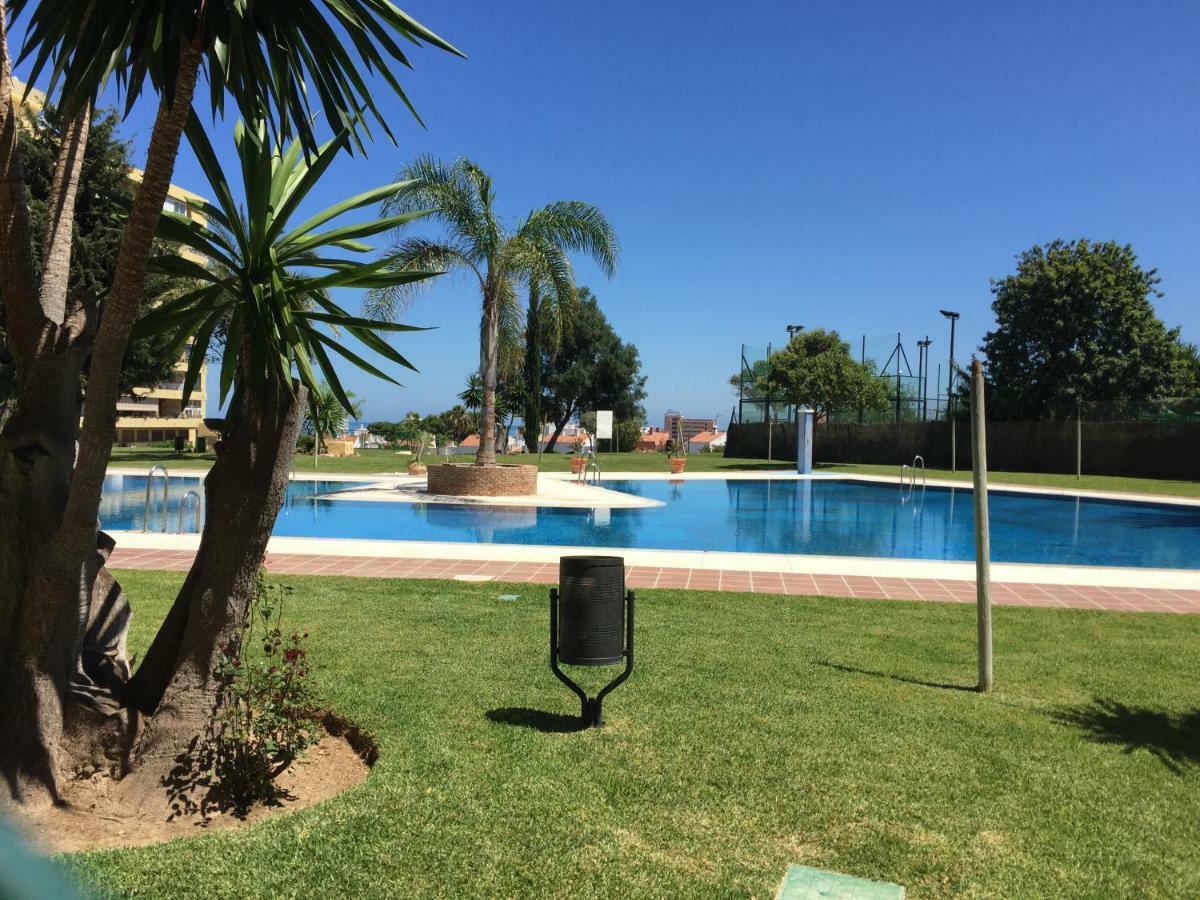 Apartamento Cerca De La Playa Y Campo De Golf Con Piscina Torremolinos Exterior foto