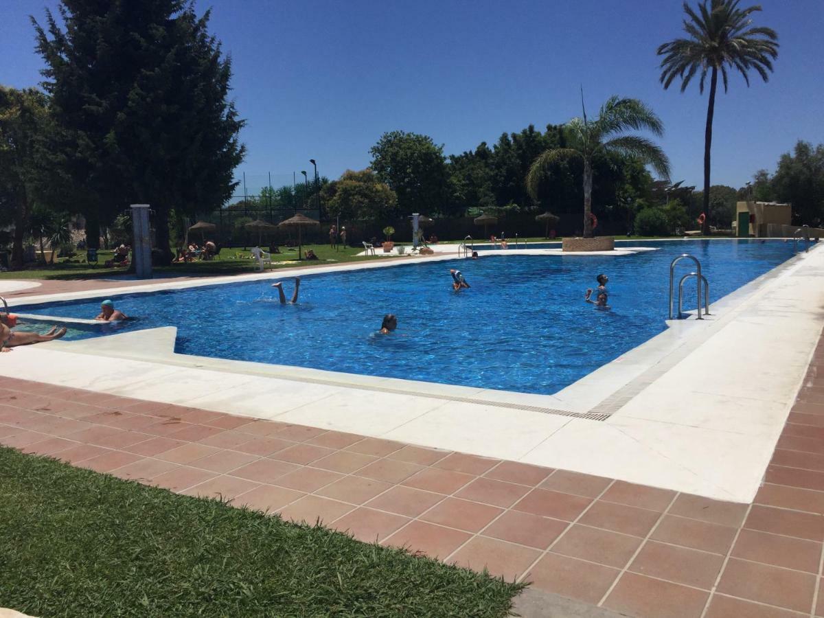 Apartamento Cerca De La Playa Y Campo De Golf Con Piscina Torremolinos Exterior foto